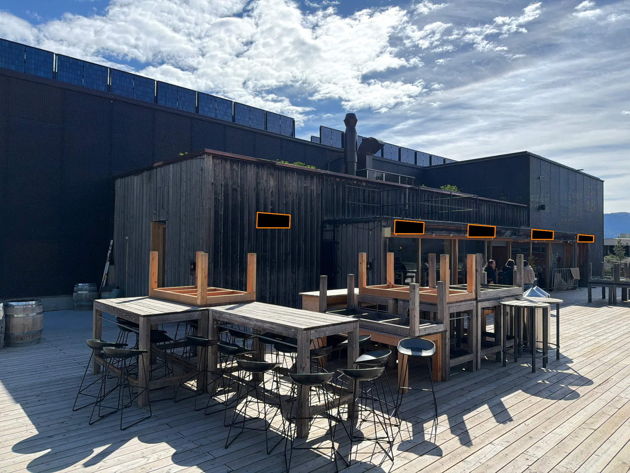 Neue Aussenlautsprecher KGEAR GT8 auf der Terrasse der Legna Bar